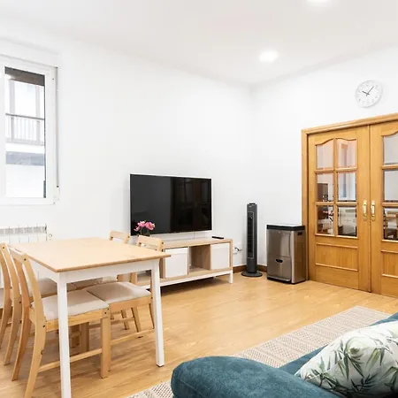 Espacioso Y Bien Equipado Cerca De La Playa דירה *