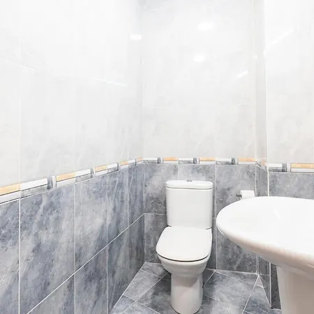 Espacioso Y Bien Equipado Cerca De La Playa Apartamento