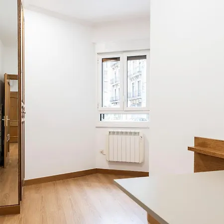 Espacioso Y Bien Equipado Cerca De La Playa Apartamento